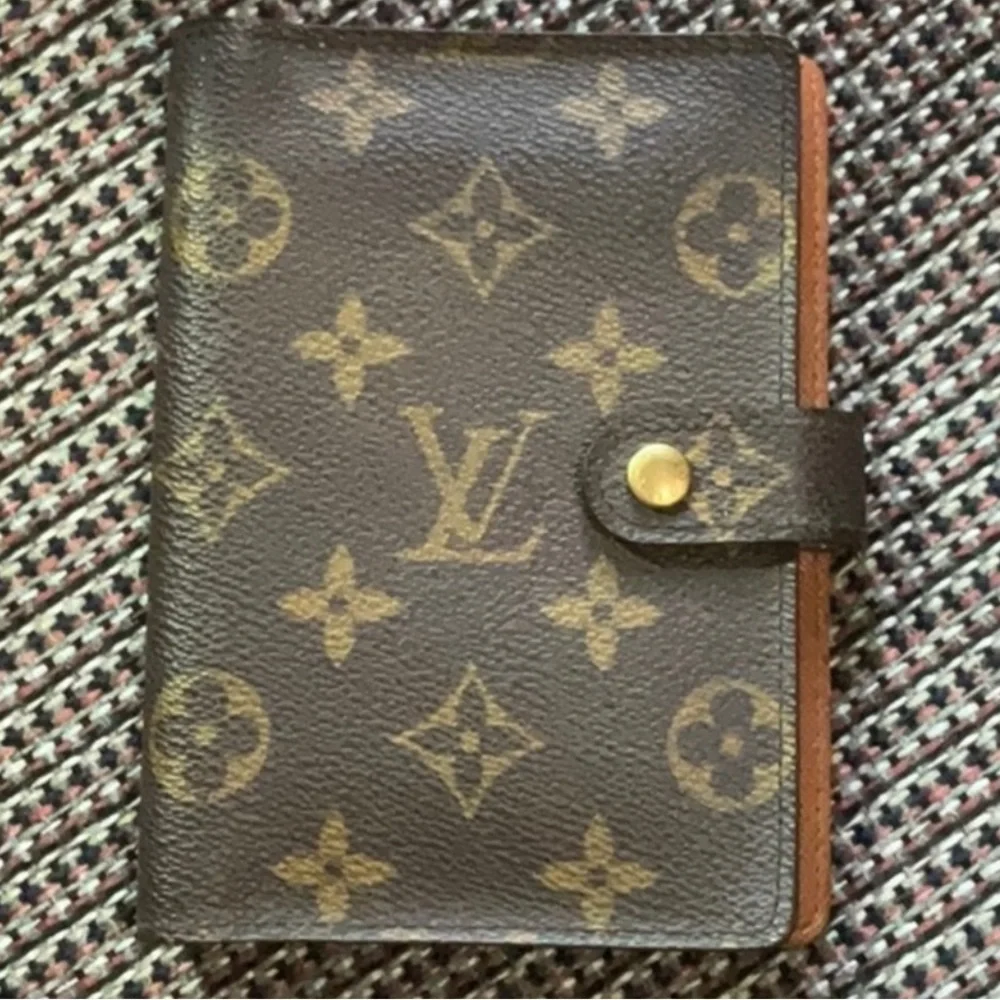 Louis Vuitton Passport Holder Agenda Planner EUC - Picture 8 of 14